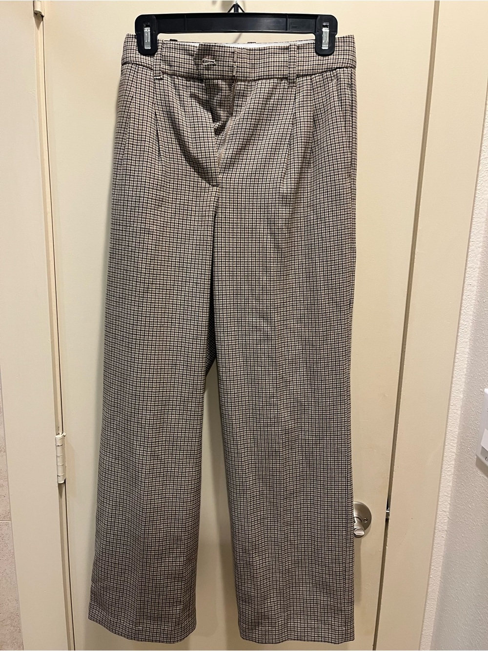 Dress Pants in Beige Houndstooth